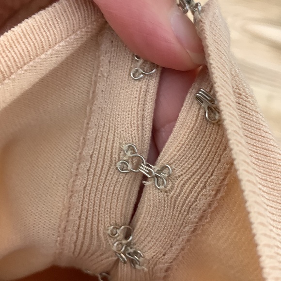 Medium beige tan LPA eye and hook top - Picture 2 of 4